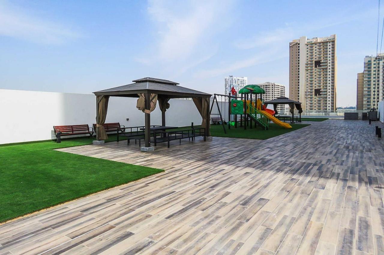 Oyo 860 Studio Apartment, Maya Tower 4, Jumeirah Village Triangle Dubai Ngoại thất bức ảnh